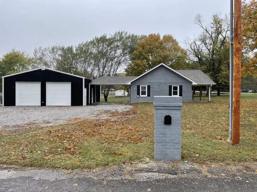 135 Locust Dr, Erin, TN 37061 - Image #2