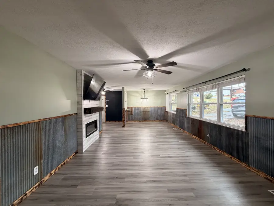 412 Woodland Dr, Clinton, TN 37716 - Image #3