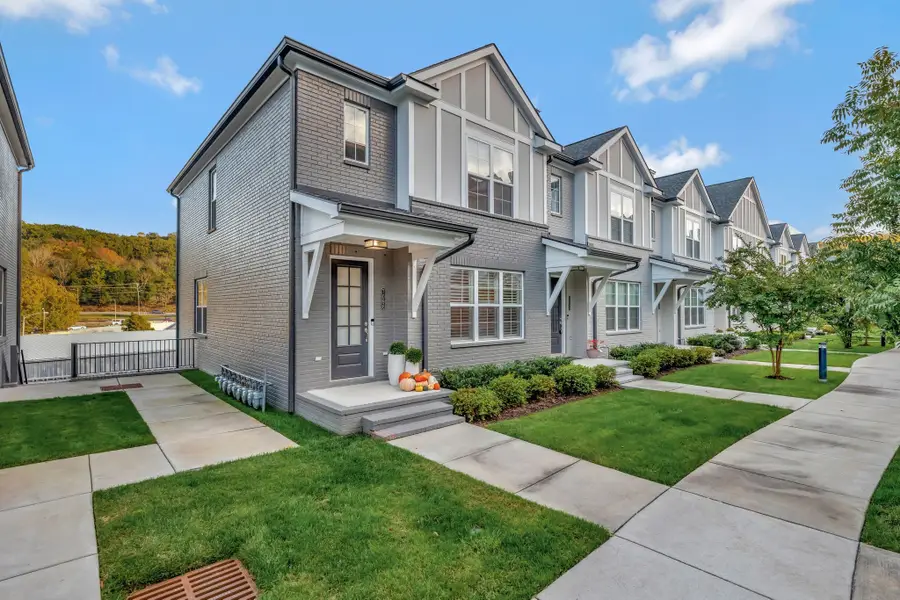 7096 Westside Cir, Nashville, TN 37205 - Image #2