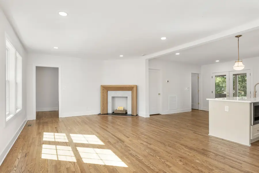 1049 Gwynn Dr, Nashville, TN 37216 - Image #3