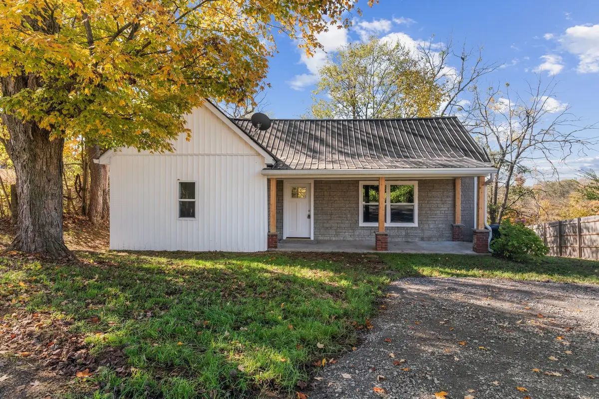 261 Maysville Rd, Scottsville, KY 42164 - Image #1