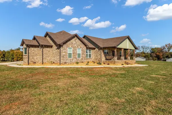 1645 Oak Grove Rd, Decherd, TN 37324