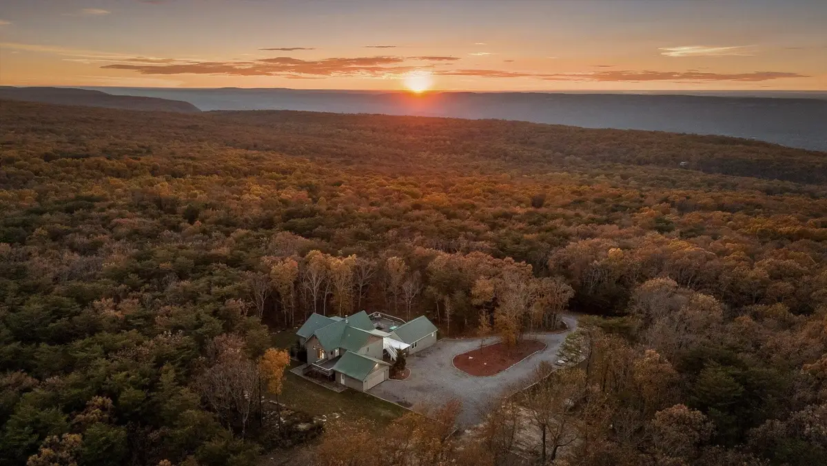 504 Wolf Run, Menlo, GA 30731 - Image #1