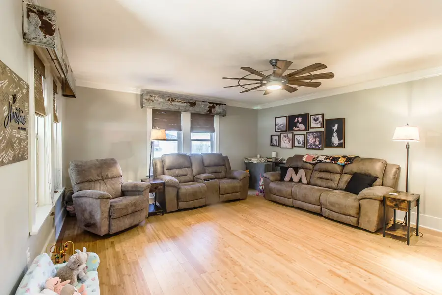 311 E Main St, Waverly, TN 37185 - Image #2