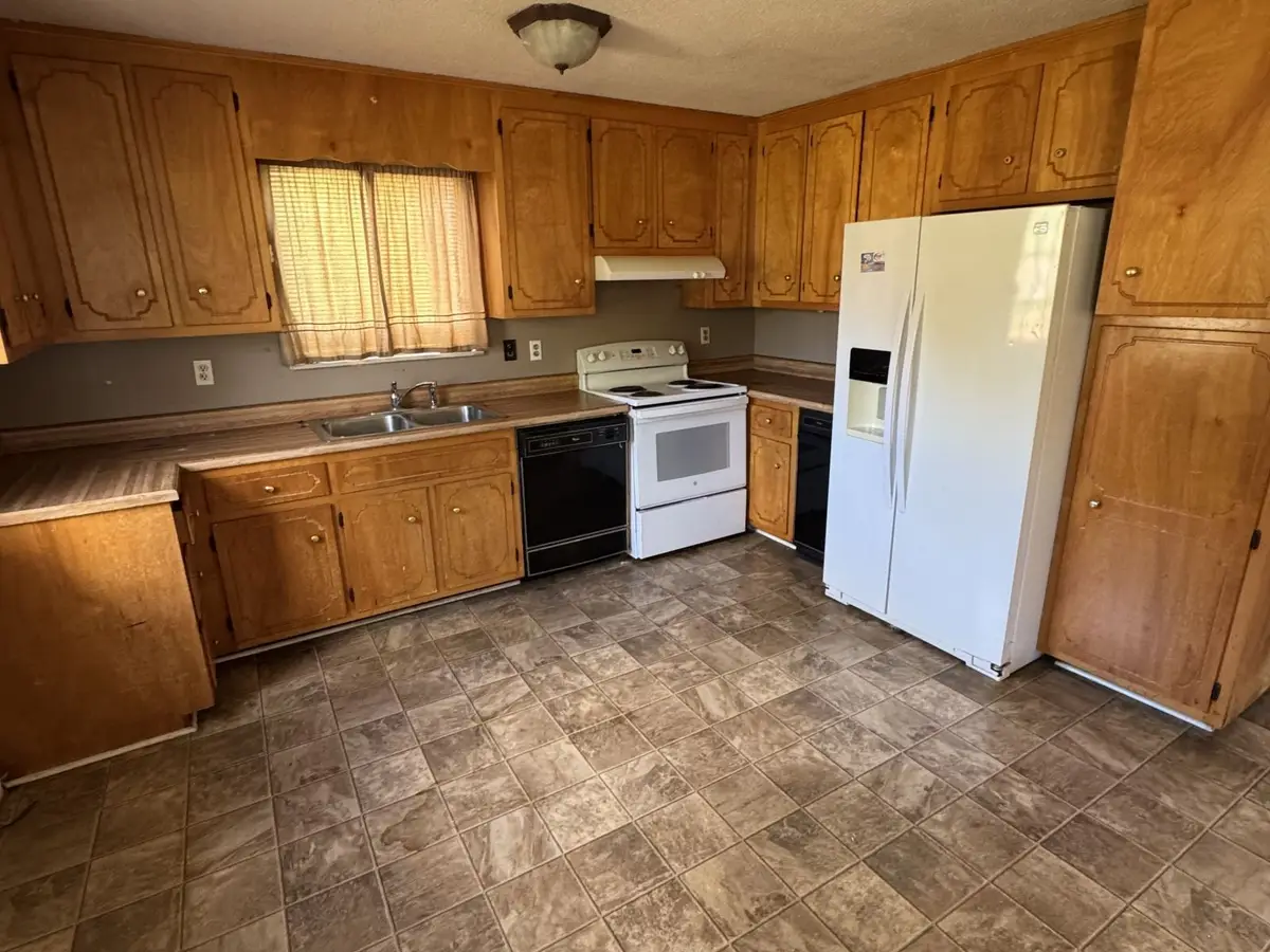 2037 Lintwood Dr, Clarksville, TN 37042 - Image #1