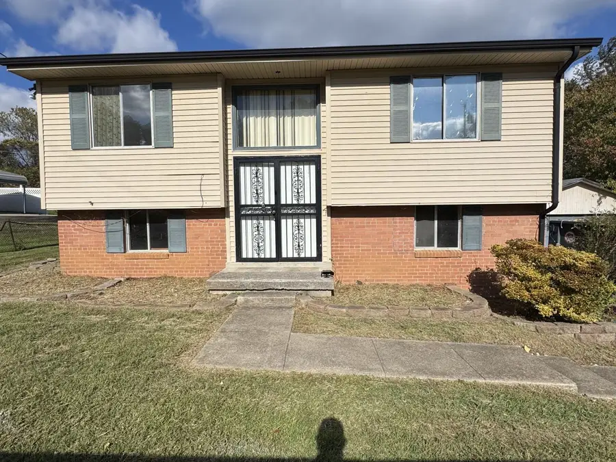 2037 Lintwood Dr, Clarksville, TN 37042 - Image #3