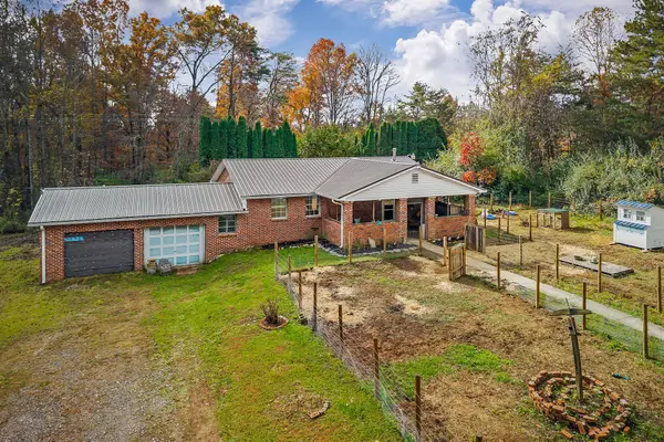 345 J W Farris Dr, Sparta, TN 38583