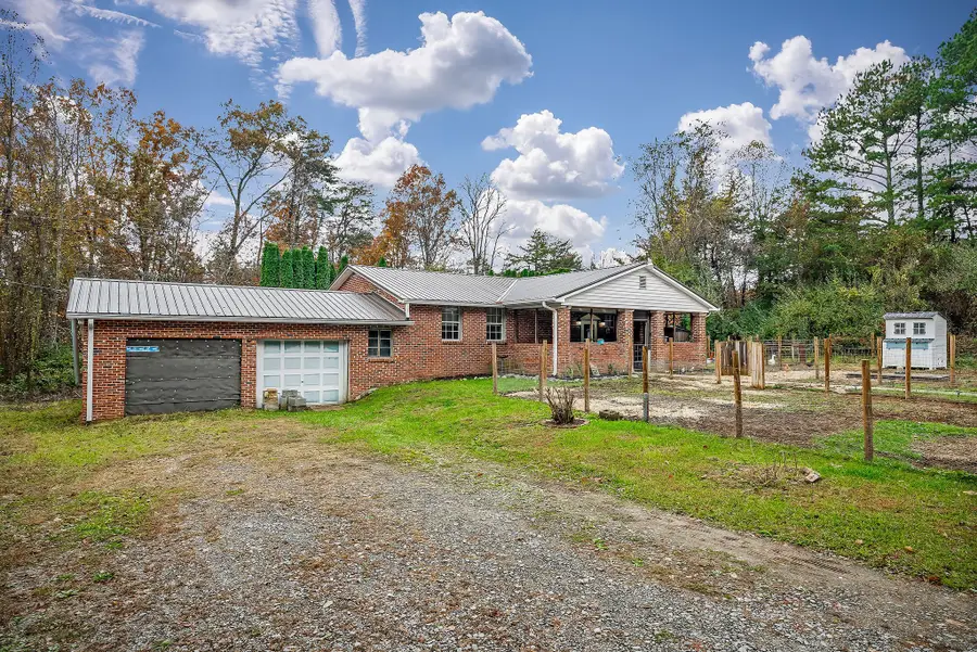 345 J W Farris Dr, Sparta, TN 38583 - Image #2