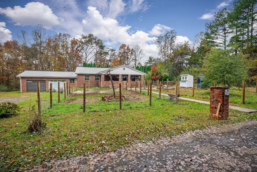 345 J W Farris Dr, Sparta, TN 38583 - Image #3