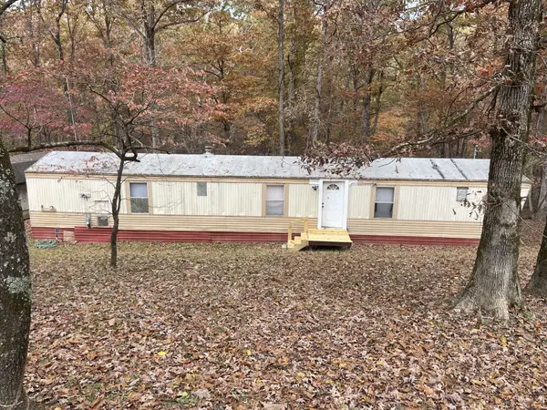 2203 Deer Lake Dr, Nunnelly, TN 37137