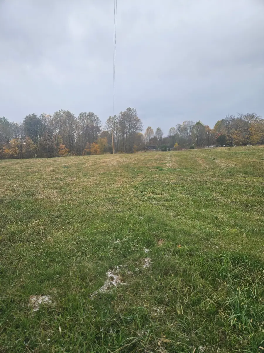 412 Hawkins Rd, Westmoreland, TN 37186 - Image #2