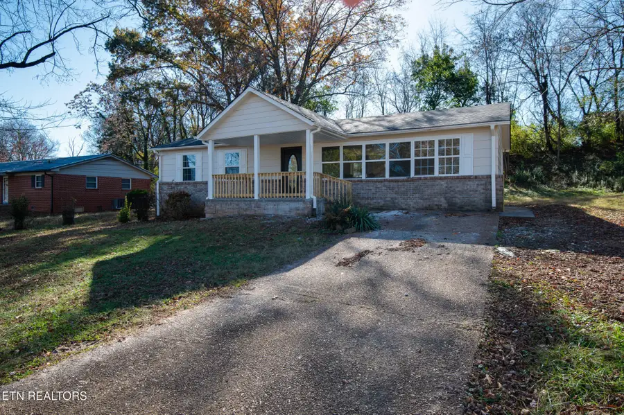 5503 Scenicwood Rd, Knoxville, TN 37912 - Image #2