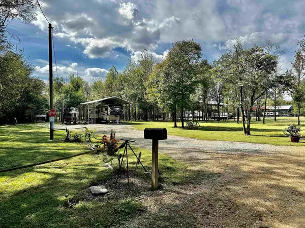 350 Barge View Ln, Adamsville, TN 38310