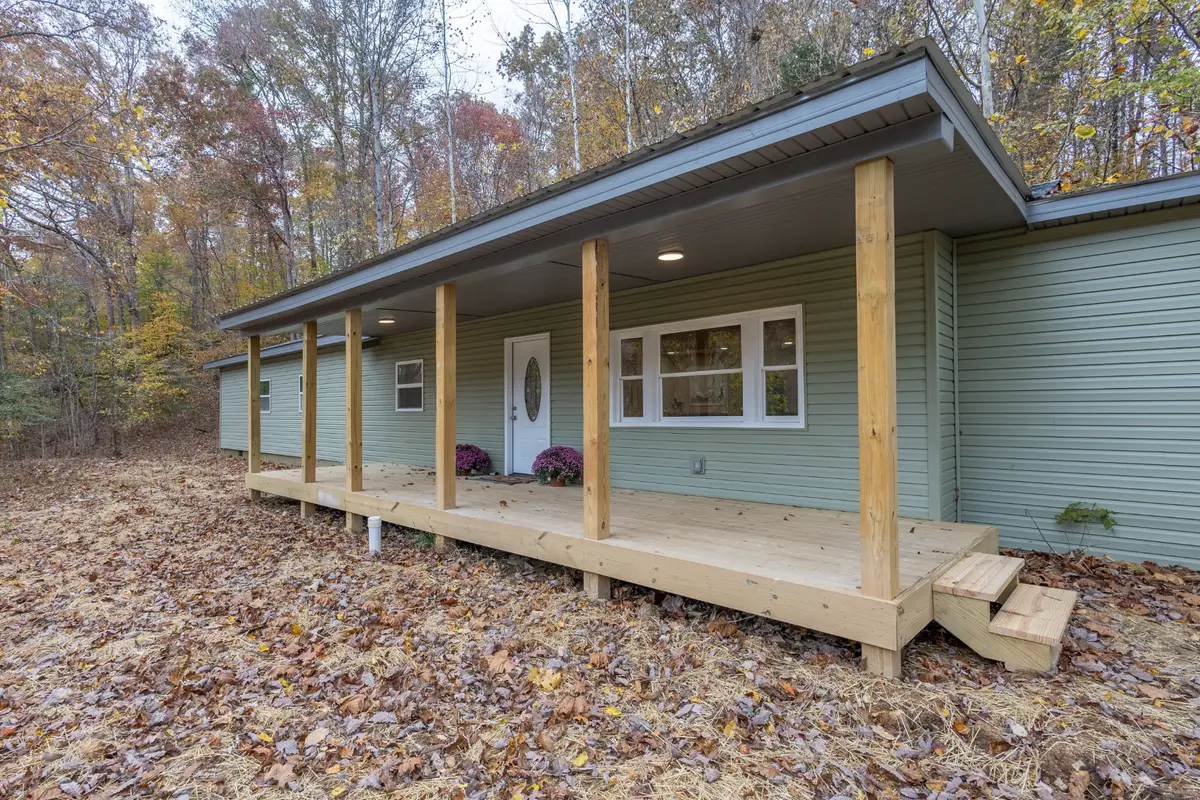 601 Midway Dr, Erin, TN 37061 - Image #1