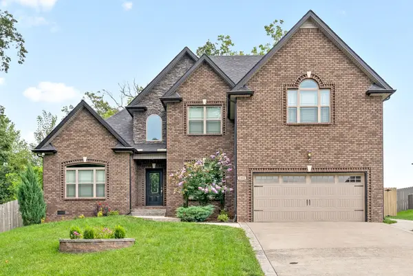 1221 Castlewood Dr, Clarksville, TN 37042