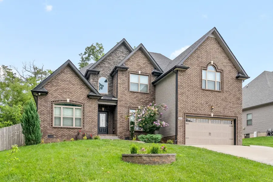 1221 Castlewood Dr, Clarksville, TN 37042 - Image #2