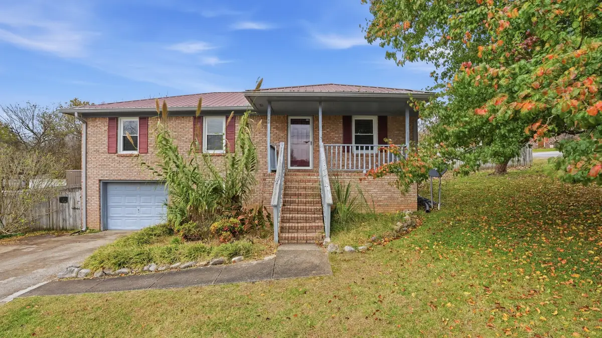 1002 Lowell Dr E, Fayetteville, TN 37334 - Image #1