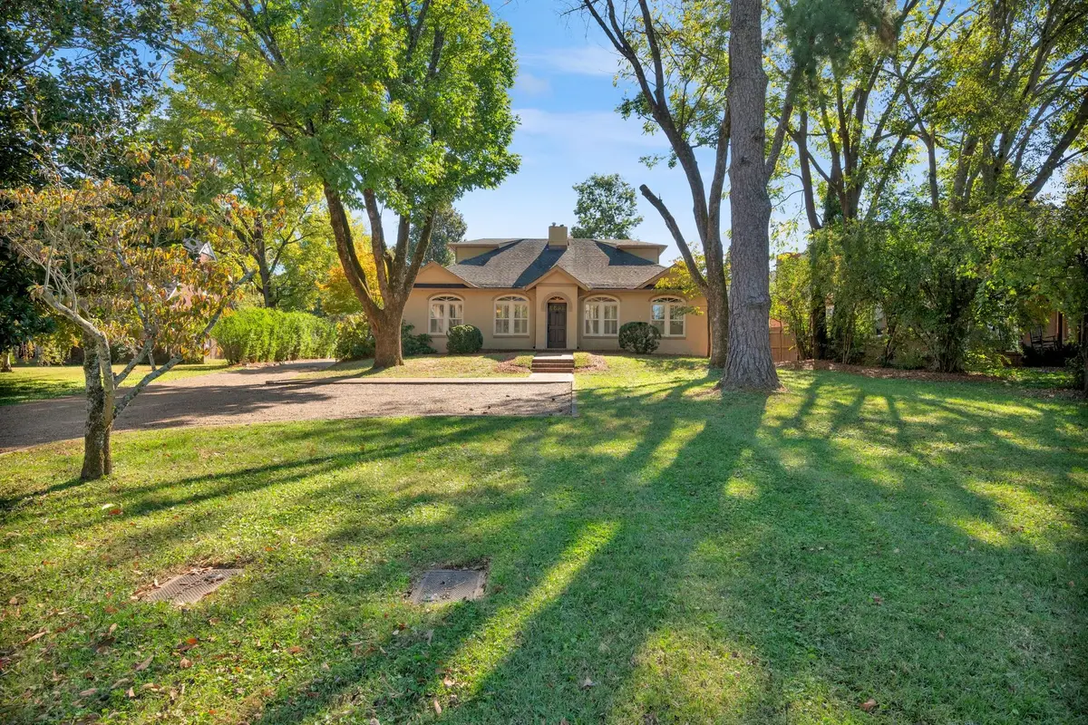 203A Woodmont Cir, Nashville, TN 37205 - Image #1