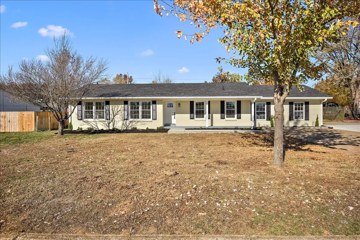 502 8th St, Lawrenceburg, TN 38464 - Image #1
