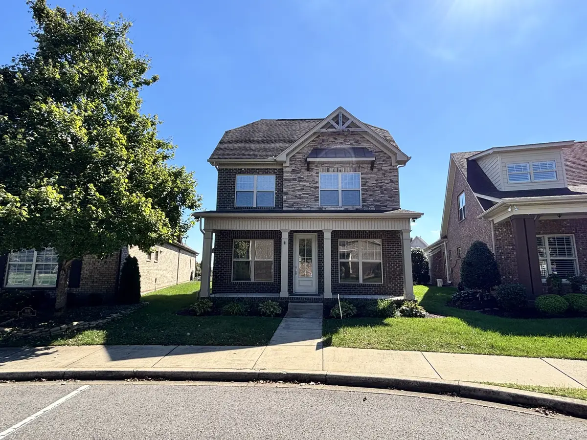 1104 Paddock Park Cir, Gallatin, TN 37066 - Image #1