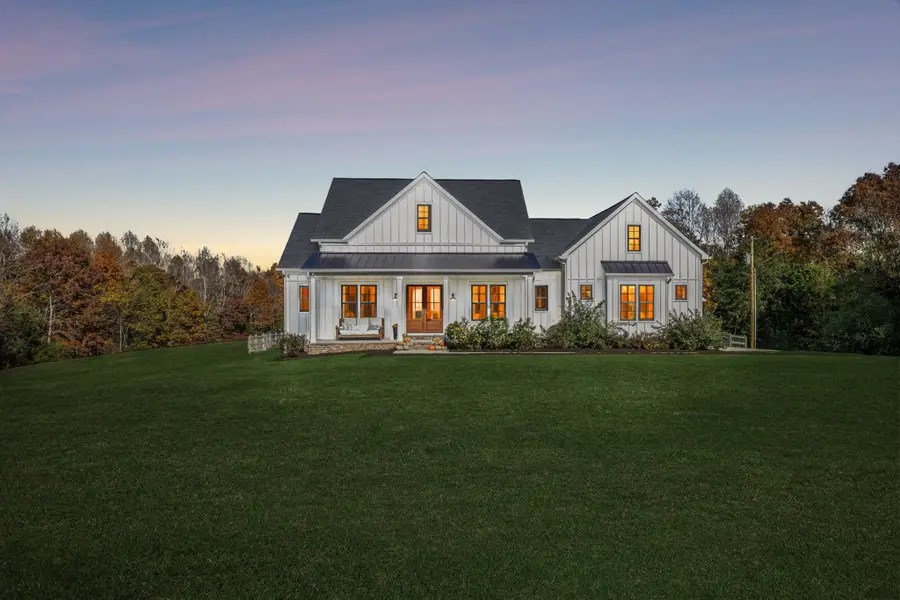 890 Hackberry Ln, Nunnelly, TN 37137 - Image #2