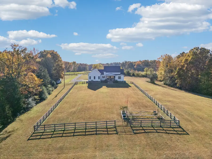 890 Hackberry Ln, Nunnelly, TN 37137 - Image #3