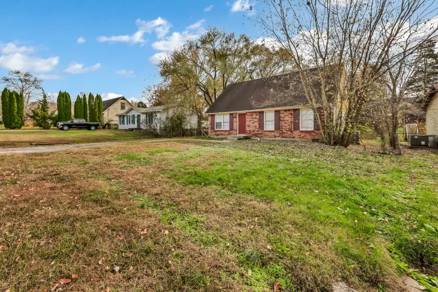 385 Louise Ln, Clarksville, TN 37042 - Image #2