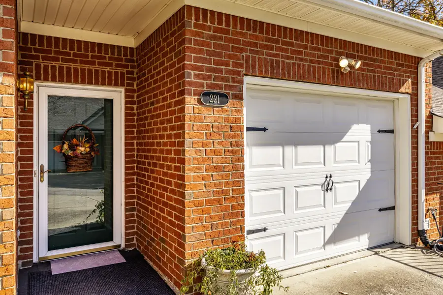 221 Wyndom Ct, Goodlettsville, TN 37072 - Image #2