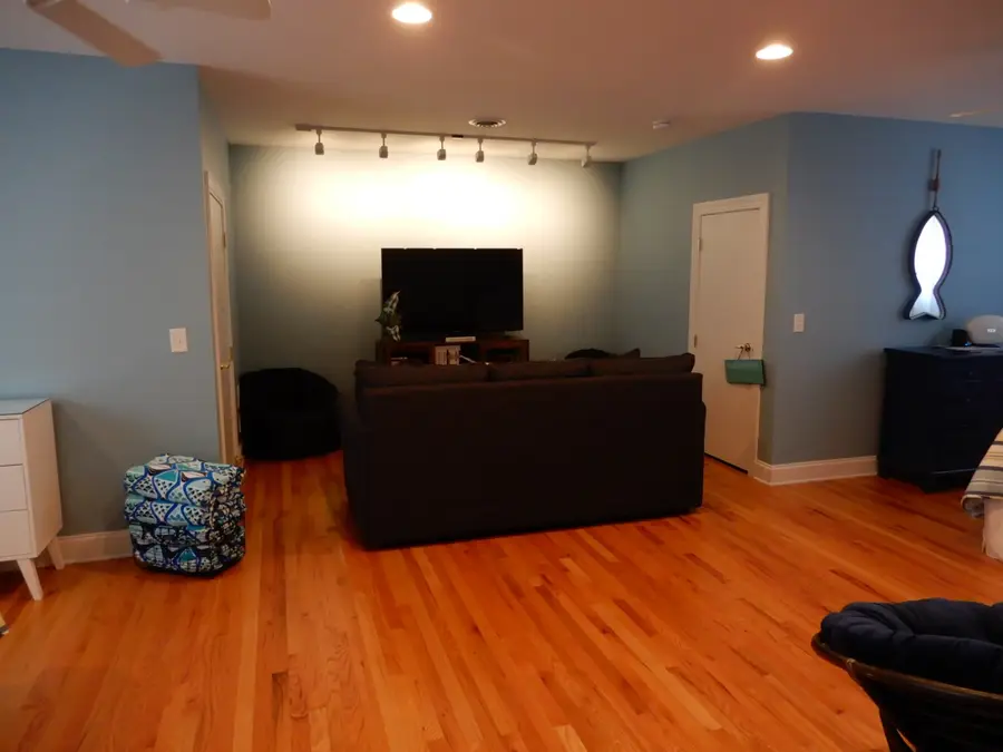 718 Marina Village Dr, Grand Rivers, KY 42045 - Image #2