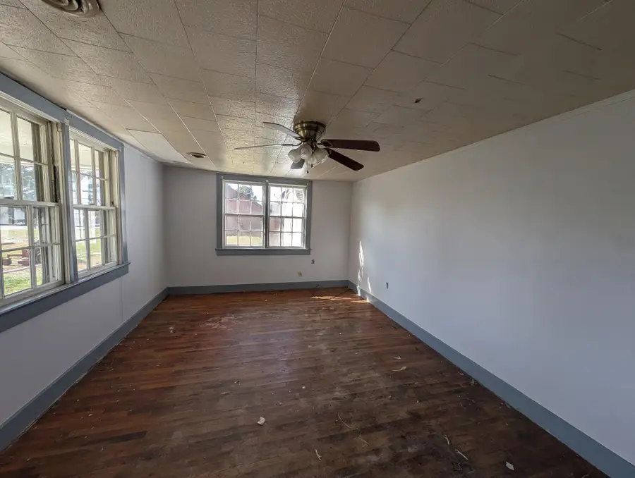 2511 Woodlawn Rd, Woodlawn, TN 37191 - Image #2