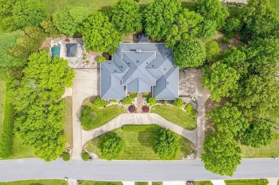 2081 Mossy Oak Cir, Clarksville, TN 37043 - Image #2