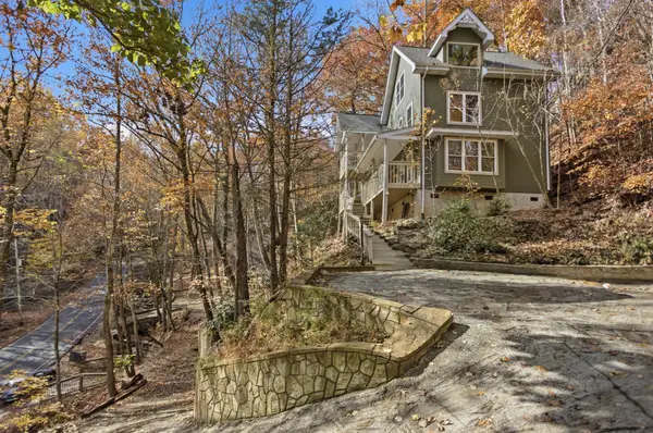 1110 Ski Mountain Rd, Gatlinburg, TN 37738