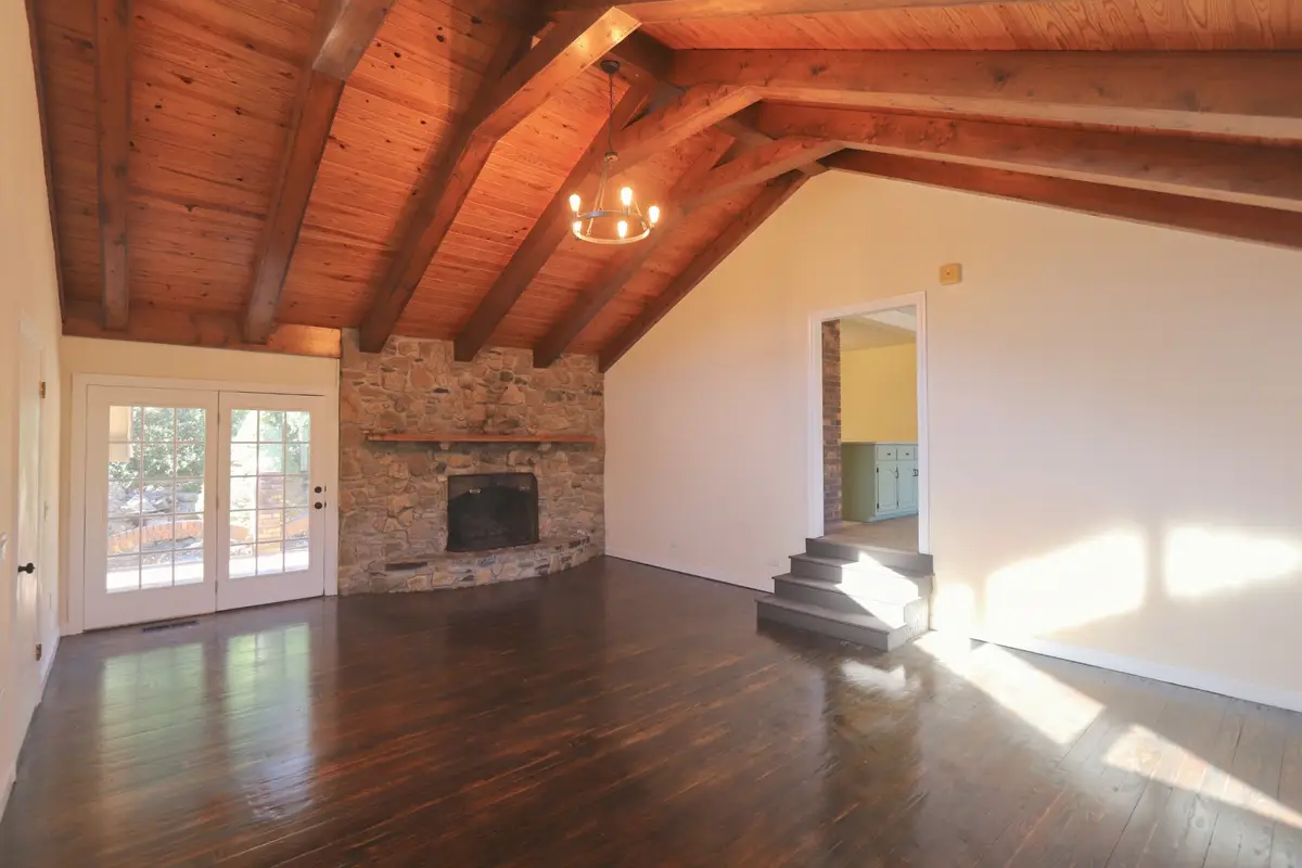 220 Peytons Creek Rd, Pleasant Shade, TN 37145 - Image #1