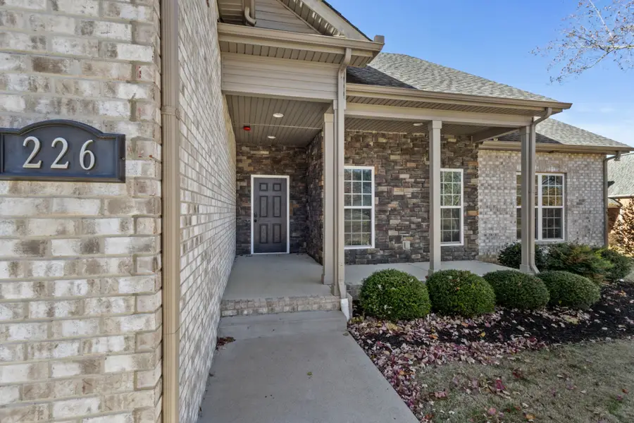 226 Misty Dr, Pleasant View, TN 37146 - Image #2