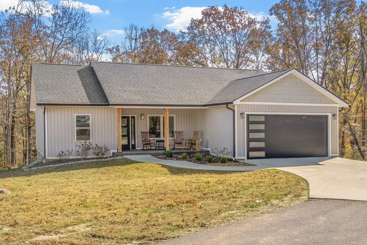 113 Friel Dr, Waverly, TN 37185 - Image #1