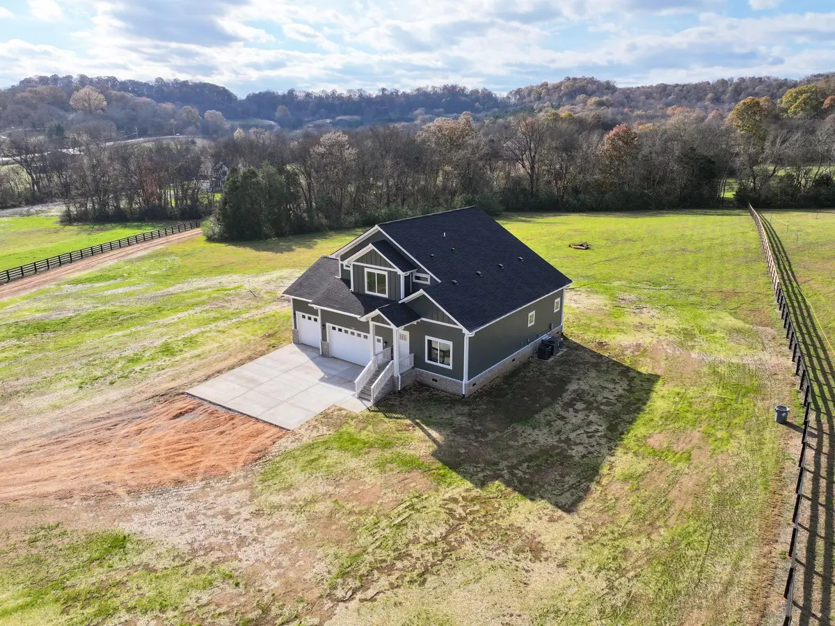 3327 Booker Ridge Rd, Mount Pleasant, TN 38474 - Image #1