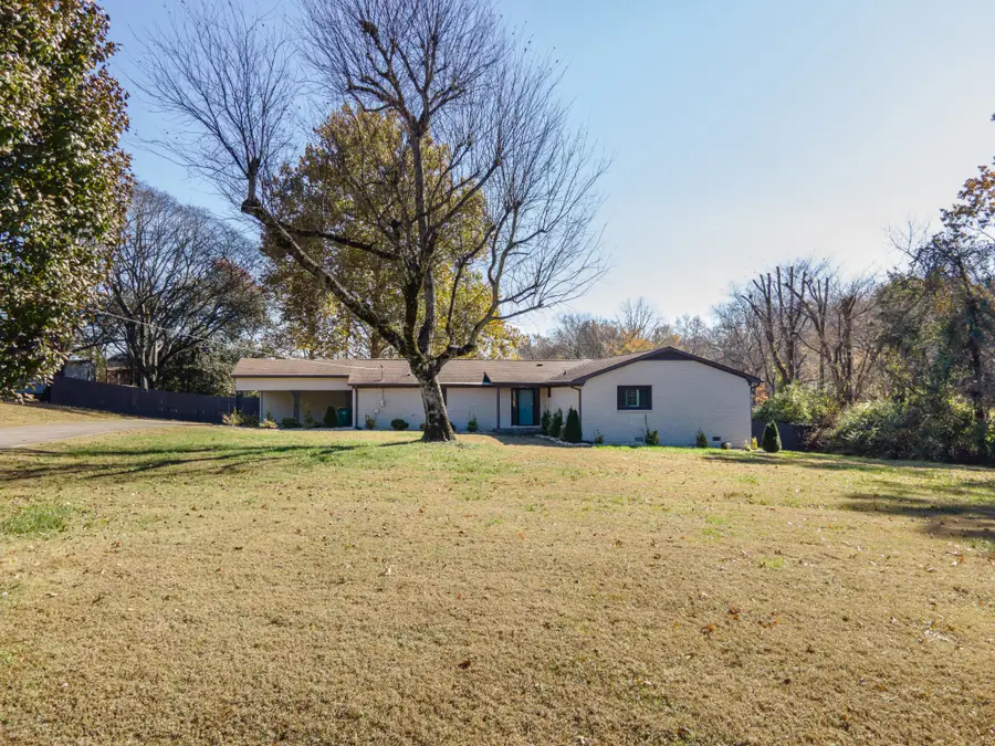 1035 Green Valley Dr, Lewisburg, TN 37091 - Image #2