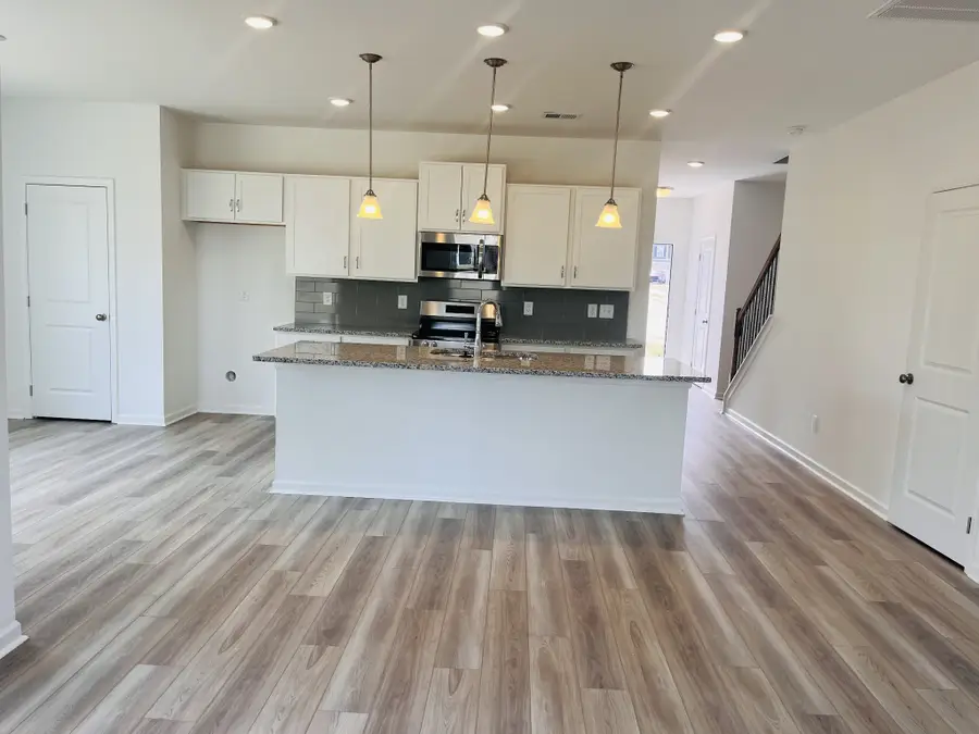 1141 Southerlynn Dr, White House, TN 37188 - Image #2