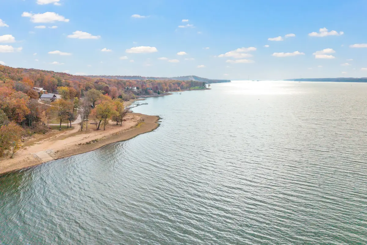 561 Eagle Shore Dr, Dover, TN 37058 - Image #1