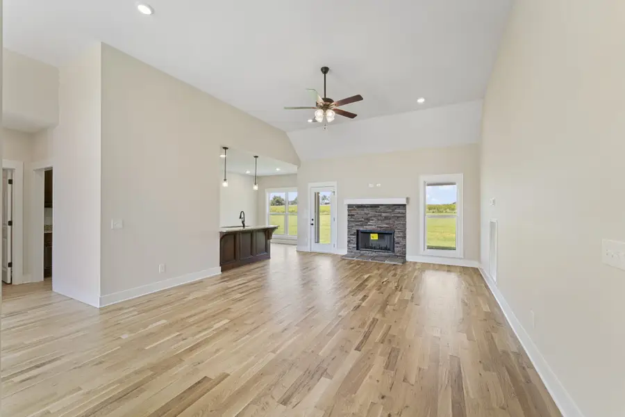 541 Clearview Rd, Cottontown, TN 37048 - Image #2