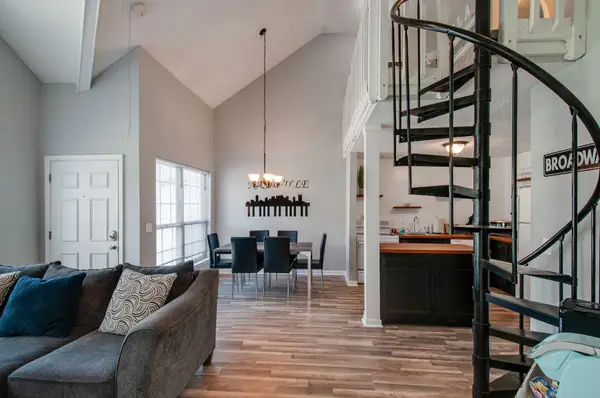 1119 Waggoner Ct W, Nashville, TN 37214