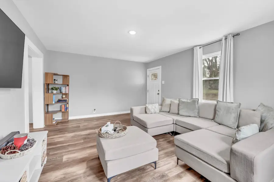 934 Charlotte St, Clarksville, TN 37040 - Image #2