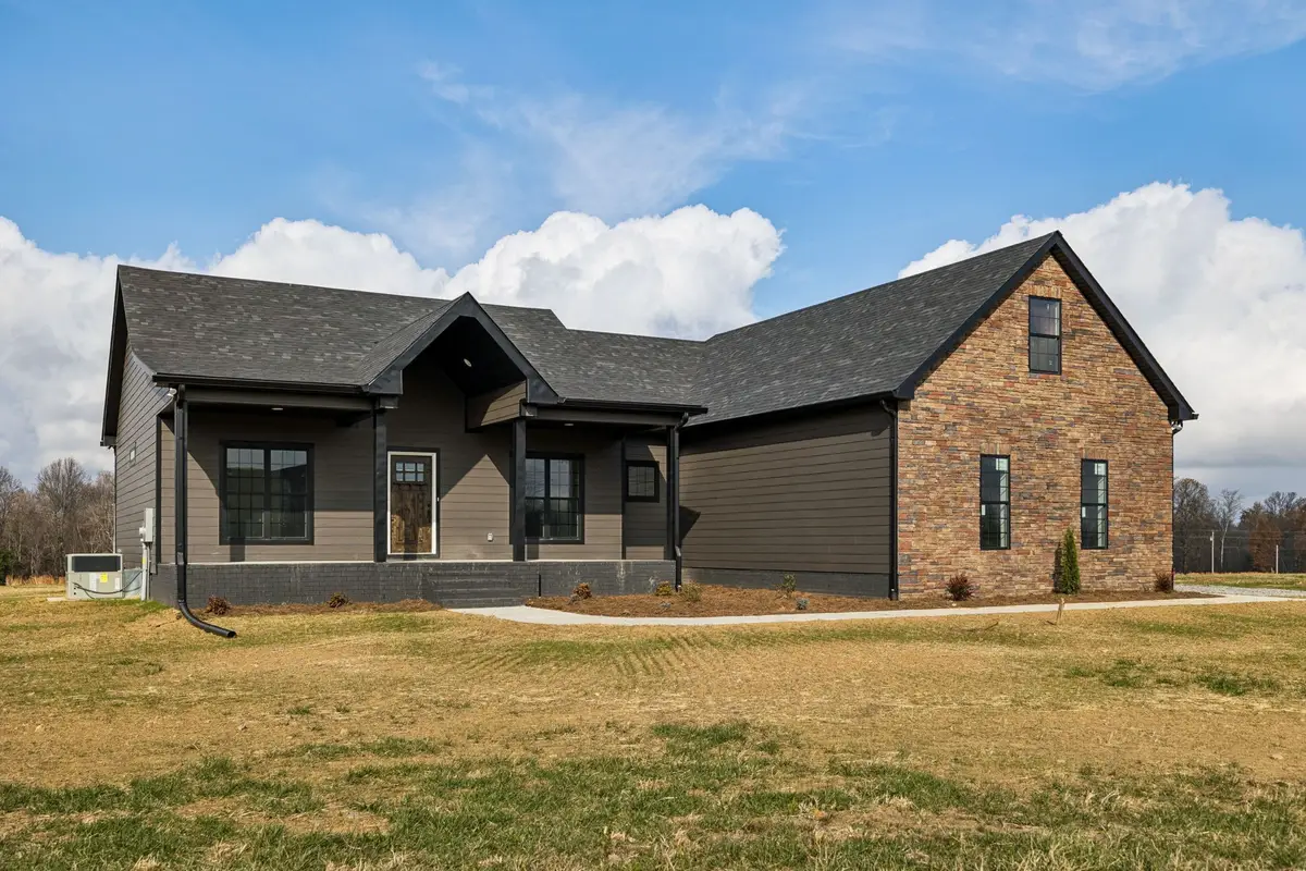 125 Makinley Dr, Lafayette, TN 37083 - Image #1