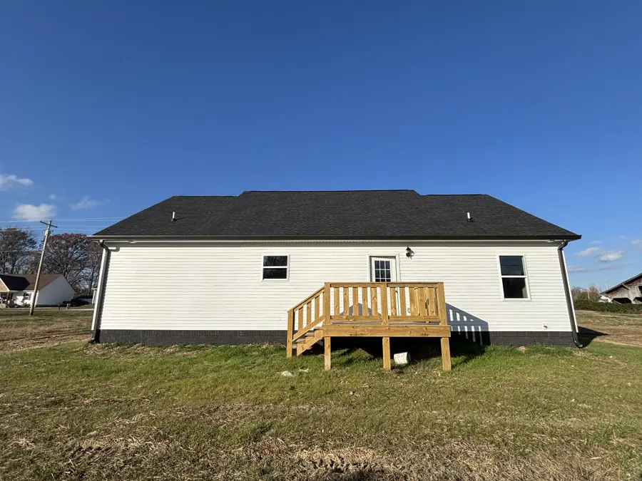 303 Cassie Dr, Lafayette, TN 37083 - Image #2