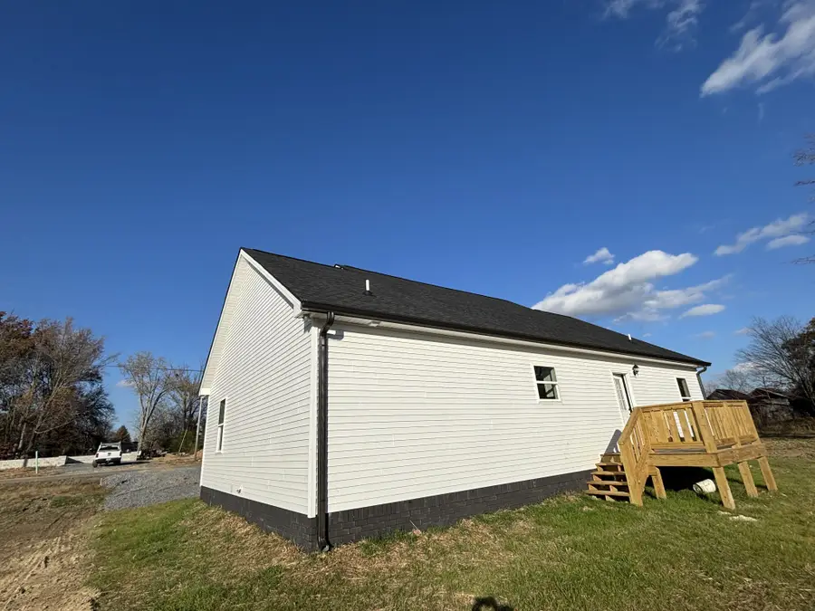 303 Cassie Dr, Lafayette, TN 37083 - Image #3