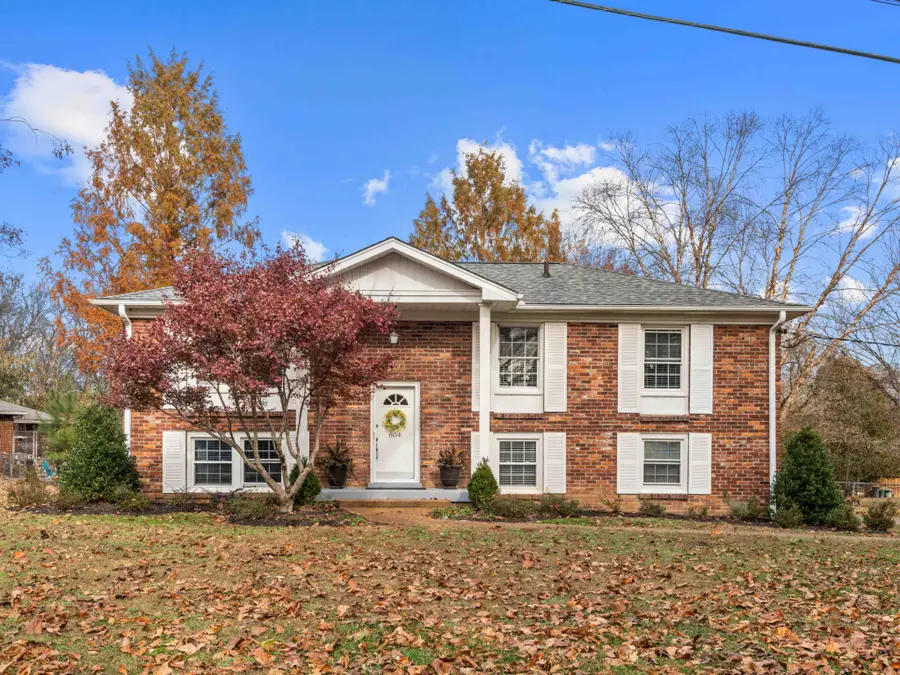 604 Meadowgreen Dr, Franklin, TN 37069 - Image #2