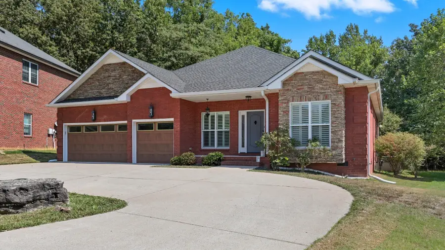 129 Roanoke Station Cir, Clarksville, TN 37043 - Image #2