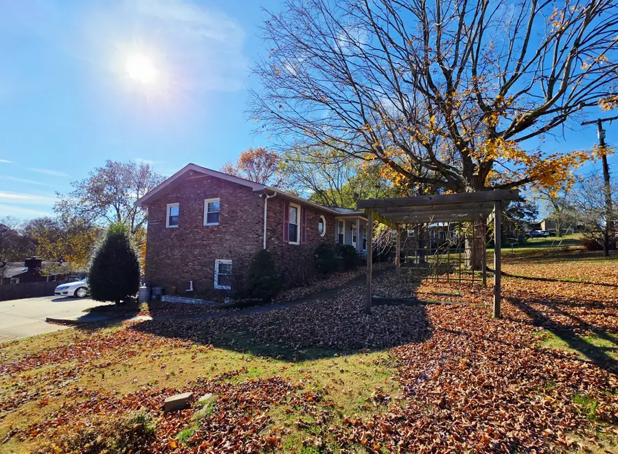 135 Gatone Dr, Hendersonville, TN 37075 - Image #2