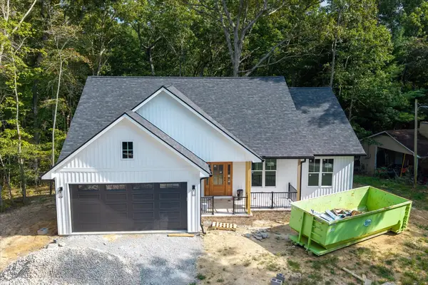 235 Estates Lake Dr, Crossville, TN 38571