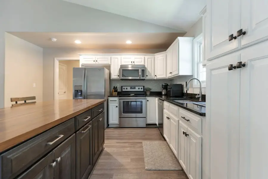 21 Hilltop Dr, Winchester, TN 37398 - Image #2